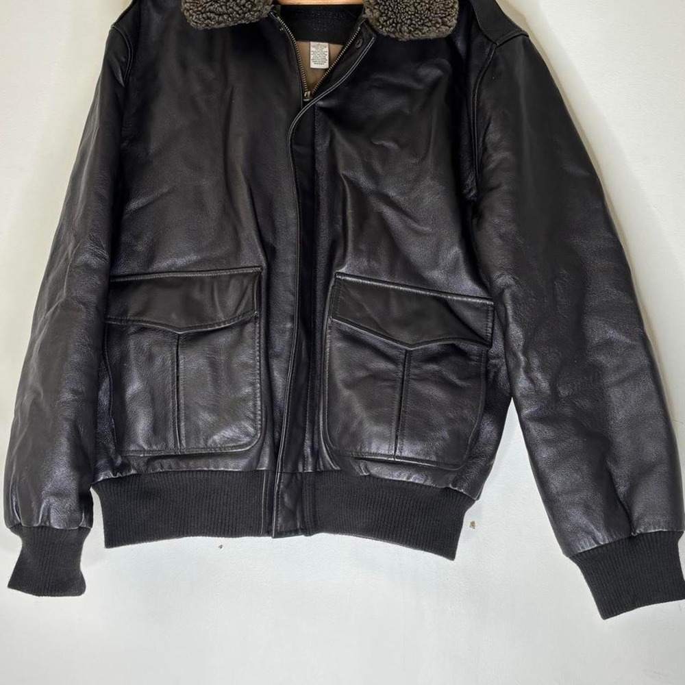Classic St. John's Bay genuine leather bomber jacket Mens L